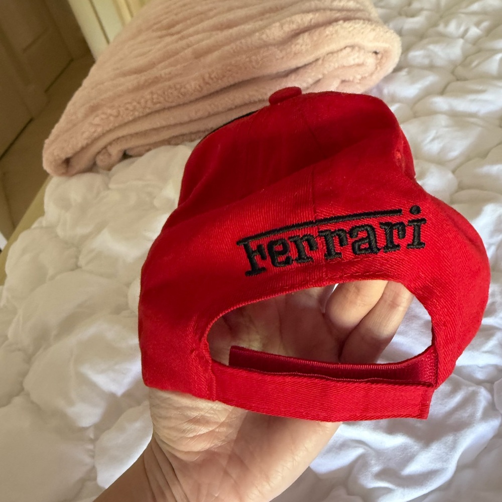 Scuderia Ferrari F1 Marlboro Cap - Picture 3 of 5